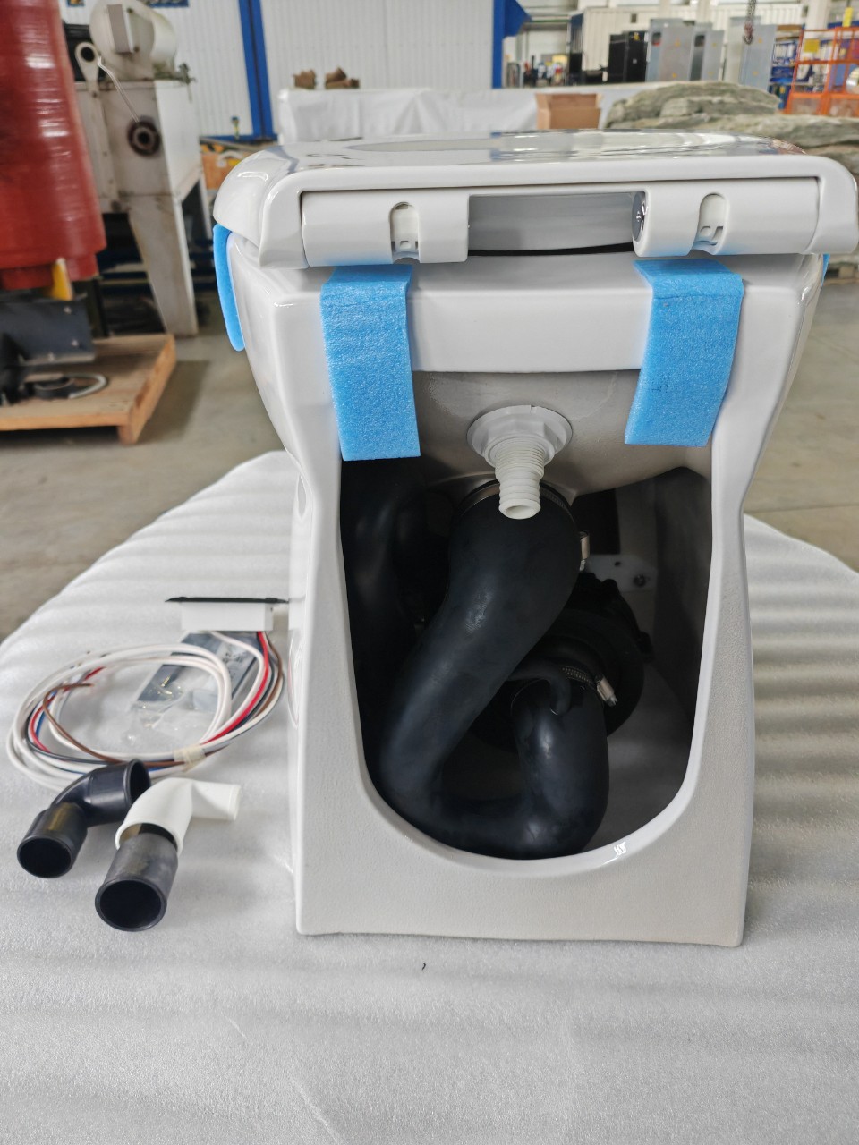 Унитаз Vacuum blue weve Elegant высокий с насосом Silent 50.218.01 Osculati