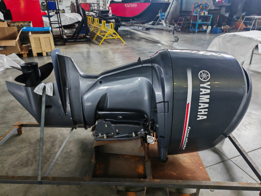 Лодочный мотор ПЛМ Yamaha F200BETX с комплектом для установки